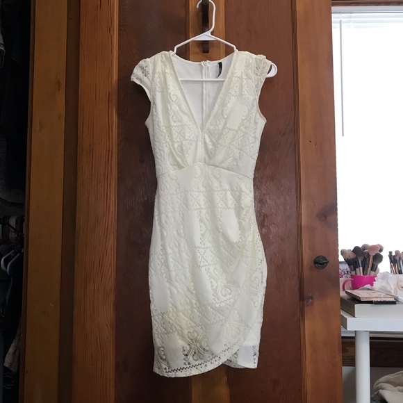 Lulu's Dresses & Skirts - Lulus White lace rustic bridal dress Lulu's Dresses & Skirts - Lulus White lace rustic bridal dress